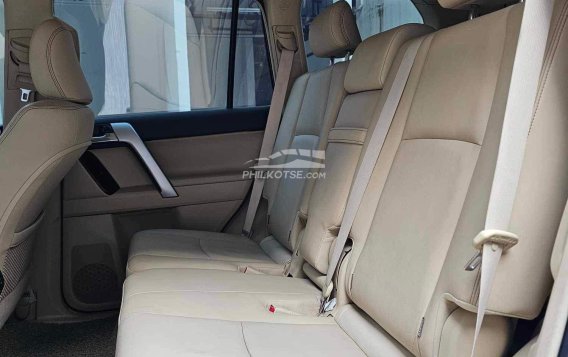 2016 Toyota Land Cruiser Prado 4.0 4x4 AT (Gasoline) in Manila, Metro Manila-10