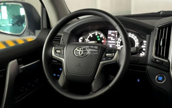 2017 Toyota Land Cruiser VX 3.3 4x4 AT in Manila, Metro Manila-5