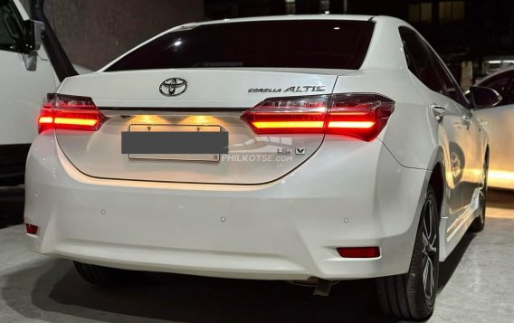 2018 Toyota Corolla Altis  1.6 V CVT in Manila, Metro Manila-10