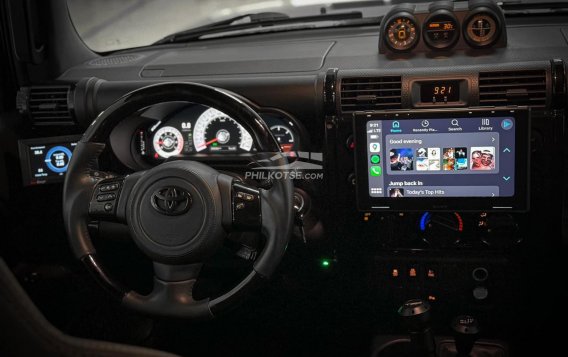 2015 Toyota FJ Cruiser  4.0L V6 in Manila, Metro Manila-14