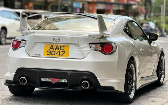 2016 Toyota 86 2.0 White Pearl MT in Manila, Metro Manila-23