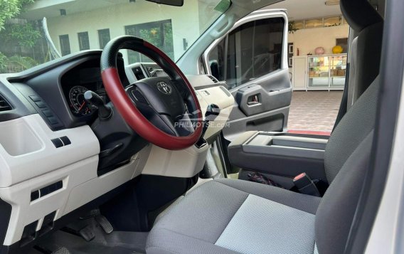 2021 Toyota Hiace  Commuter Deluxe in Manila, Metro Manila-11