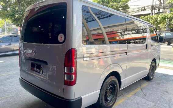 2021 Toyota Hiace  Commuter 3.0 M/T in Las Piñas, Metro Manila-9