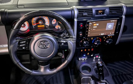 2015 Toyota FJ Cruiser  4.0L V6 in Manila, Metro Manila-16