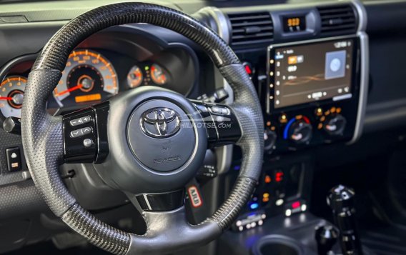 2015 Toyota FJ Cruiser  4.0L V6 in Manila, Metro Manila-12