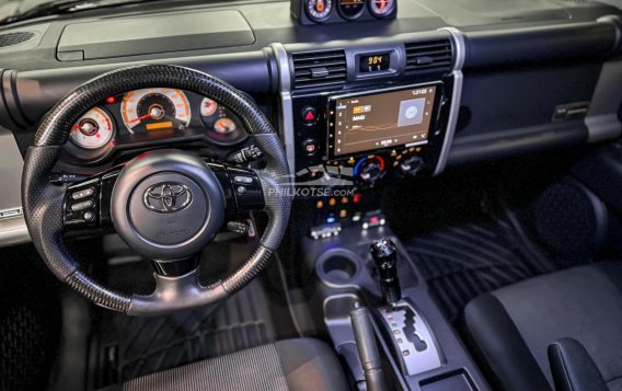 2015 Toyota FJ Cruiser  4.0L V6 in Manila, Metro Manila-11