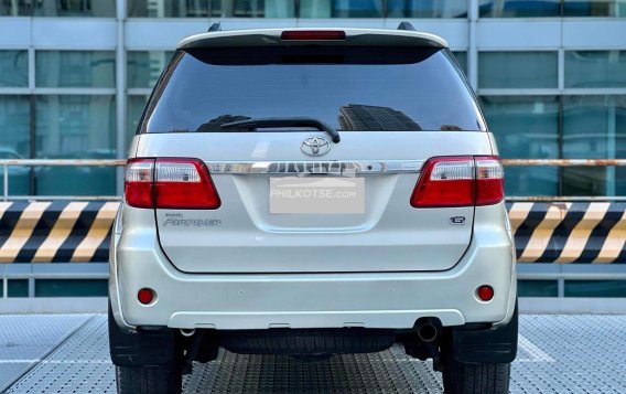 2011 Toyota Fortuner in Makati, Metro Manila-5