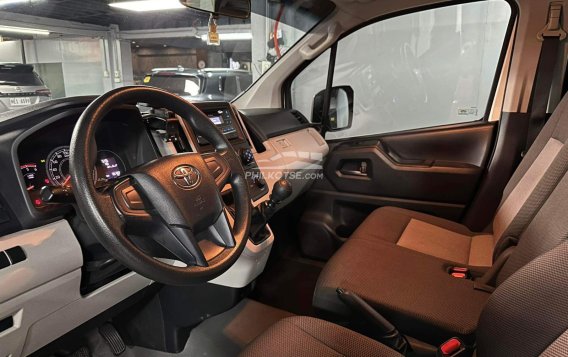 2019 Toyota Hiace  Commuter Deluxe in Manila, Metro Manila-9