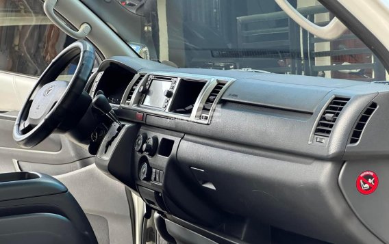 2018 Toyota Hiace  Super Grandia (Leather) 3.0 A/T Monotone in Manila, Metro Manila-9