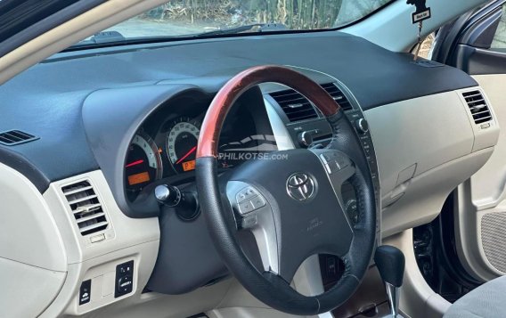 2013 Toyota Corolla Altis  1.6 V CVT in Manila, Metro Manila-11