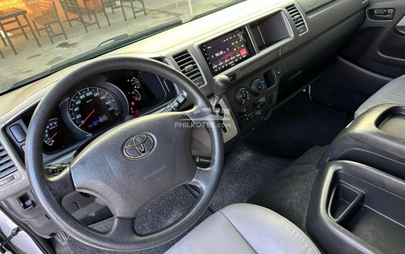 2011 Toyota Hiace  Super Grandia (Leather) 2.5 A/T 2-Tone in Manila, Metro Manila-11