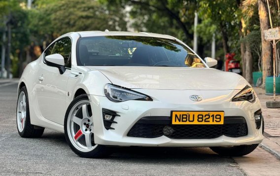 2017 Toyota 86 2.0 White Pearl MT in Manila, Metro Manila-28