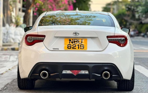 2017 Toyota 86 2.0 White Pearl MT in Manila, Metro Manila-26