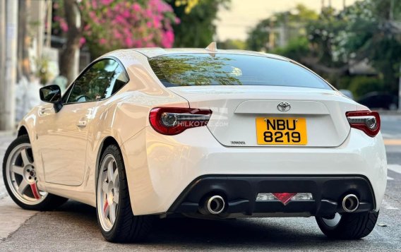 2017 Toyota 86 2.0 White Pearl MT in Manila, Metro Manila-25