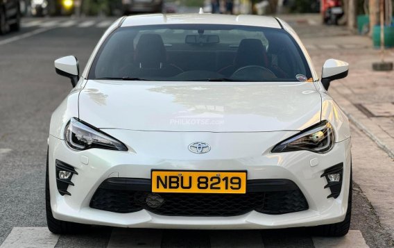 2017 Toyota 86 2.0 White Pearl MT in Manila, Metro Manila-23