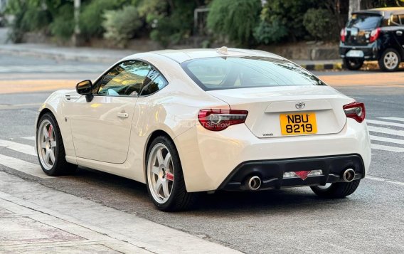 2017 Toyota 86 2.0 White Pearl MT in Manila, Metro Manila-19