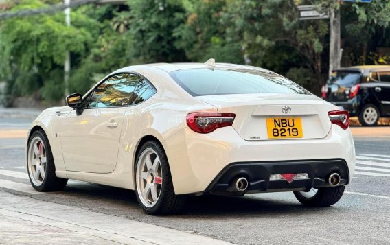 2017 Toyota 86 2.0 White Pearl MT in Manila, Metro Manila-15