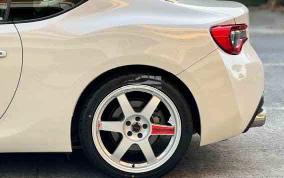 2017 Toyota 86 2.0 White Pearl MT in Manila, Metro Manila-14