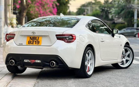 2017 Toyota 86 2.0 White Pearl MT in Manila, Metro Manila-5