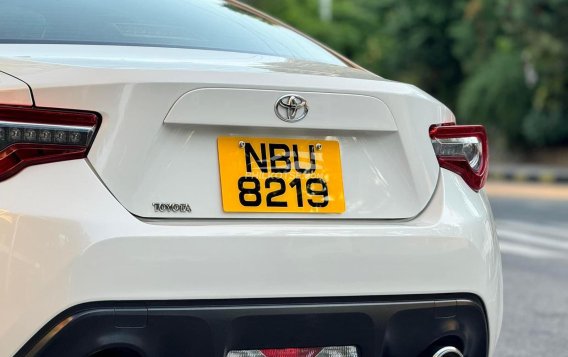 2017 Toyota 86 2.0 White Pearl MT in Manila, Metro Manila-2