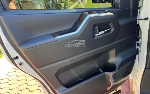 2020 Toyota Hiace Super Grandia Elite 2.8 AT in Manila, Metro Manila-28
