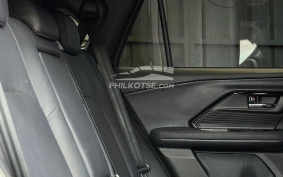 2023 Toyota Yaris Cross V 1.5 CVT in Manila, Metro Manila-11