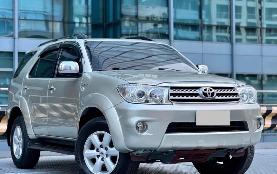 2011 Toyota Fortuner 2.4 G Gasoline 4x2 AT in Makati, Metro Manila-2