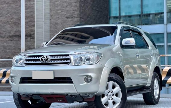 2011 Toyota Fortuner 2.4 G Gasoline 4x2 AT in Makati, Metro Manila-3