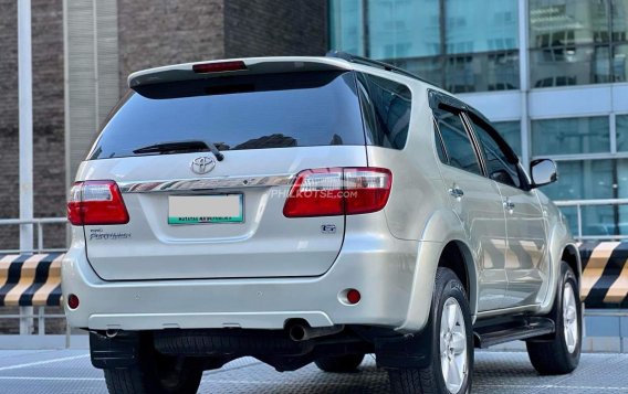 2011 Toyota Fortuner 2.4 G Gasoline 4x2 AT in Makati, Metro Manila-5