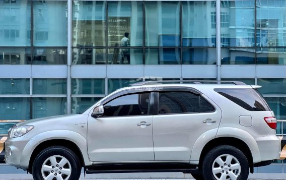 2011 Toyota Fortuner 2.4 G Gasoline 4x2 AT in Makati, Metro Manila-7