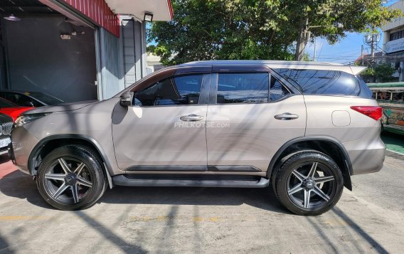 2016 Toyota Fortuner  2.4 G Diesel 4x2 AT in Las Piñas, Metro Manila-12