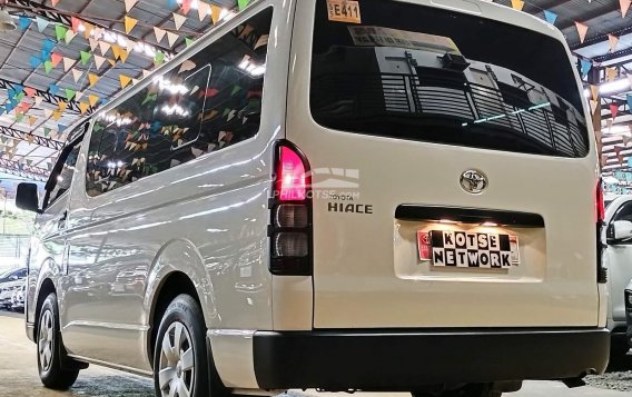 2022 Toyota Hiace  Commuter 3.0 M/T in Quezon City, Metro Manila-11