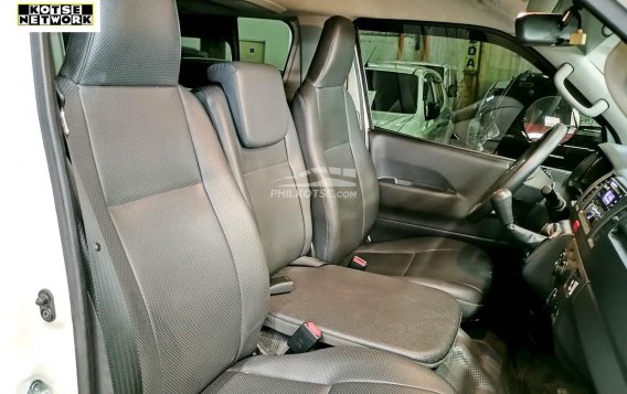 2022 Toyota Hiace  Commuter 3.0 M/T in Quezon City, Metro Manila-8