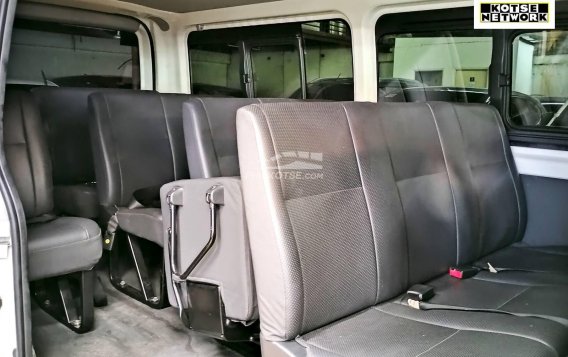 2022 Toyota Hiace  Commuter 3.0 M/T in Quezon City, Metro Manila-6