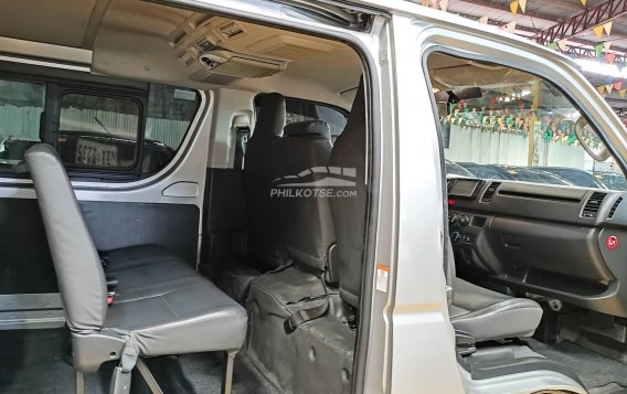 2019 Toyota Hiace  Commuter 3.0 M/T in Quezon City, Metro Manila-7