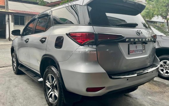 2017 Toyota Fortuner  2.7 G Gas A/T in Las Piñas, Metro Manila-3