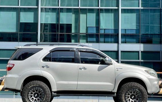 2009 Toyota Fortuner in Makati, Metro Manila-14