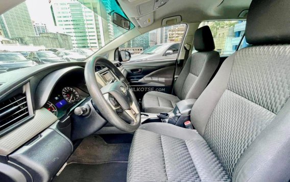 2017 Toyota Innova  2.8 E Diesel AT in Makati, Metro Manila-7