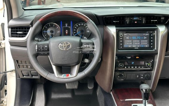 2017 Toyota Fortuner  2.8 V Diesel 4x4 AT in Manila, Metro Manila-12