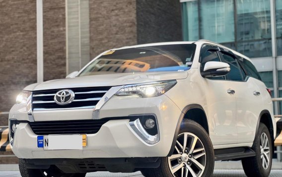 2017 Toyota Fortuner 2.4 V Pearl Diesel 4x2 AT in Makati, Metro Manila-1