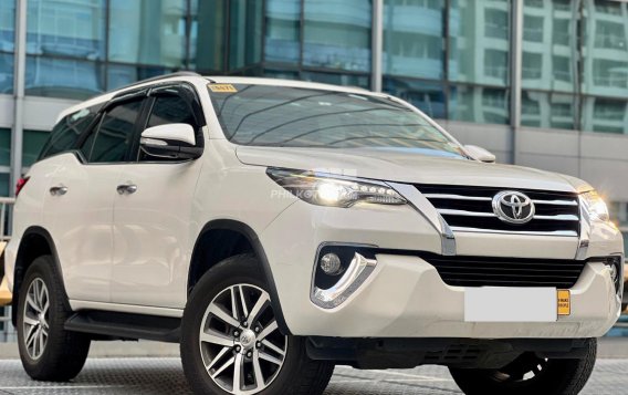 2017 Toyota Fortuner 2.4 V Pearl Diesel 4x2 AT in Makati, Metro Manila-2