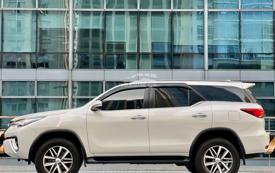 2017 Toyota Fortuner 2.4 V Pearl Diesel 4x2 AT in Makati, Metro Manila-5