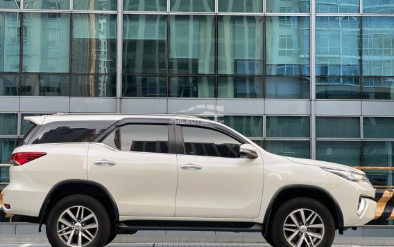 2017 Toyota Fortuner 2.4 V Pearl Diesel 4x2 AT in Makati, Metro Manila-6