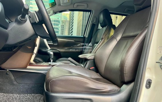 2017 Toyota Fortuner 2.4 V Pearl Diesel 4x2 AT in Makati, Metro Manila-13