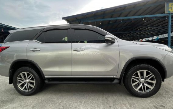 2017 Toyota Fortuner  2.4 V Diesel 4x2 AT in Quezon City, Metro Manila-4