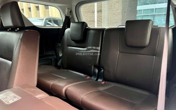 2016 Toyota Fortuner  2.4 V Diesel 4x2 AT in Makati, Metro Manila-12