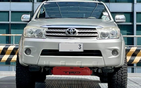 2009 Toyota Fortuner  2.7 G Gas A/T in Makati, Metro Manila-19