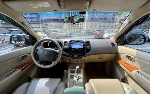 2009 Toyota Fortuner  2.7 G Gas A/T in Makati, Metro Manila-16