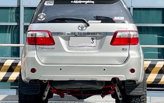 2009 Toyota Fortuner  2.7 G Gas A/T in Makati, Metro Manila-11