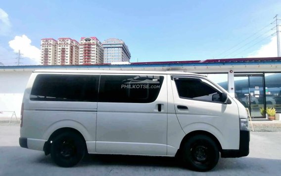 2021 Toyota Hiace  Commuter 3.0 M/T in Pasay, Metro Manila-4